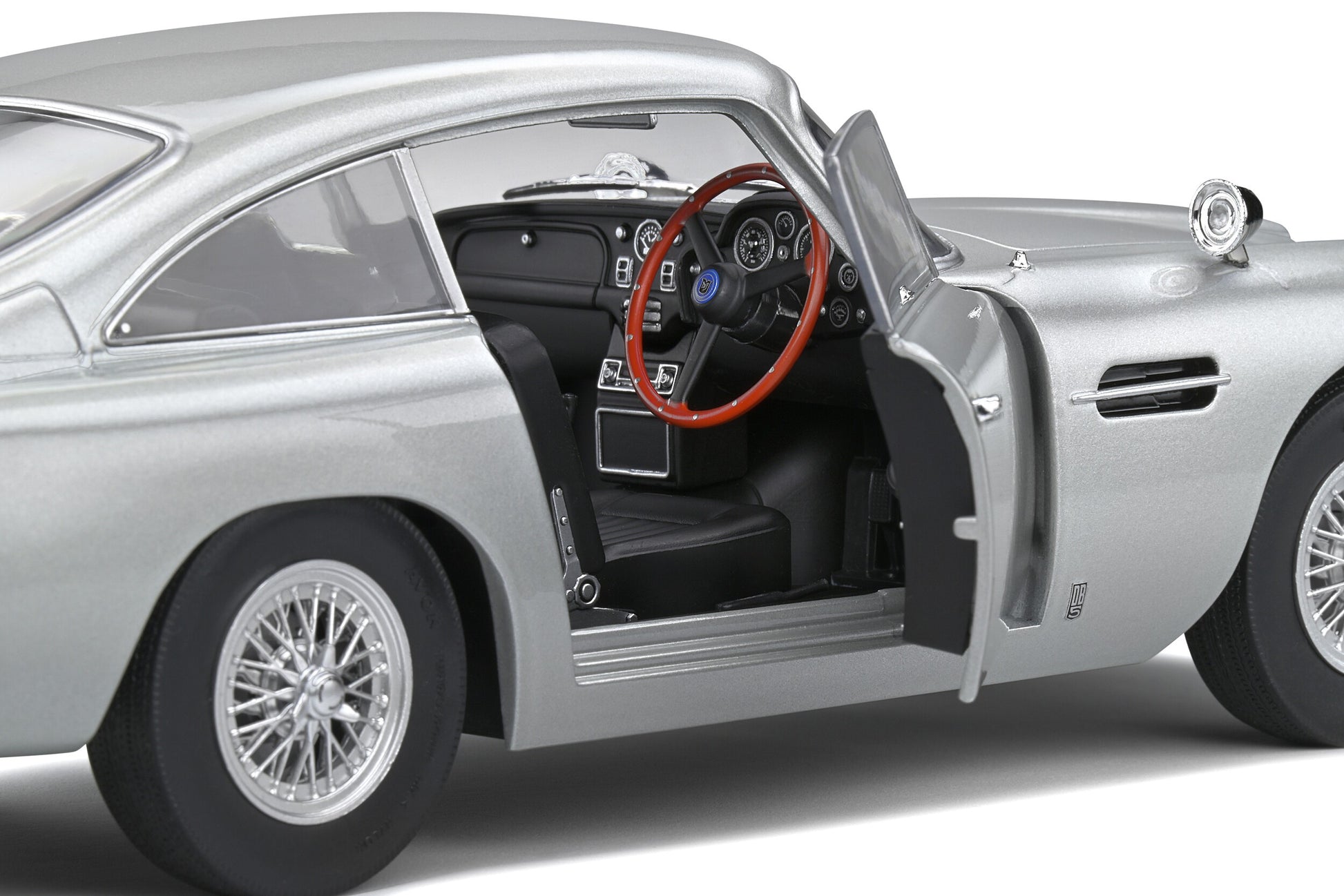 Aston Martin DB5 RHD 1964 Silver Grey Metallic 1:18 - 65980