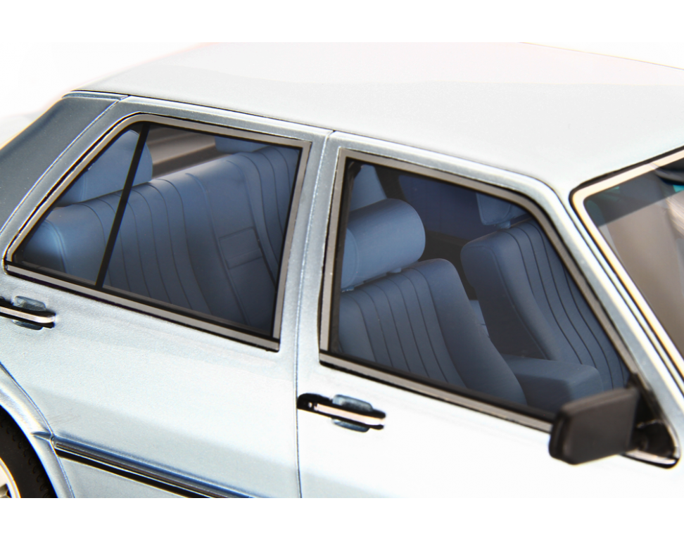 Lancia Thema 2.0 i.e. Turbo 1984 Grigio Metallizzato 1:18 - 66208