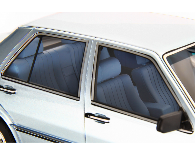 Lancia Thema 2.0 i.e. Turbo 1984 Grigio Metallizzato 1:18 - 66208