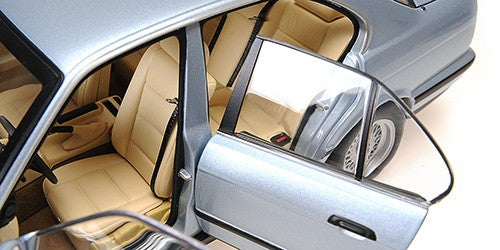 BMW 535i 1988 light blue metallic 1:18 - 67141