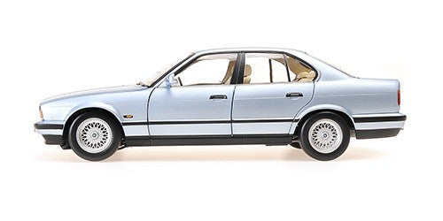 BMW 535i 1988 light blue metallic 1:18 - 67144
