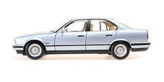 BMW 535i 1988 light blue metallic 1:18 - 67144