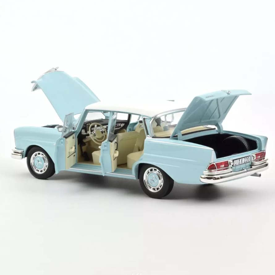 Mercedes-Benz 220 S (W111) 1965 light blue / white 1:18 - 67691