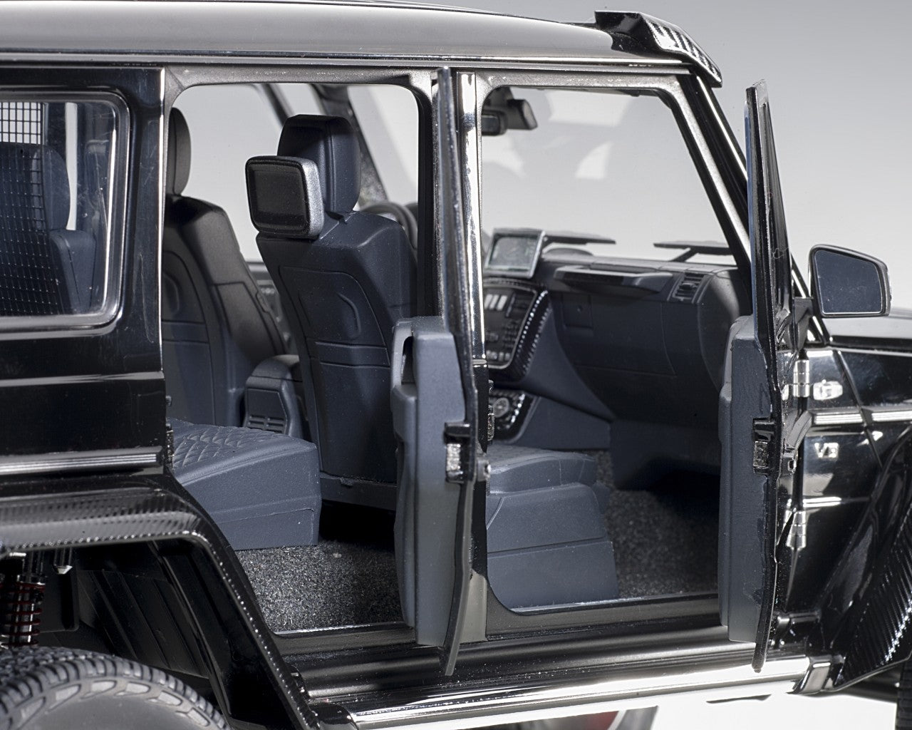 Mercedes-Benz G G500 4x4 2 Nero Lucido 1:18 - 6823