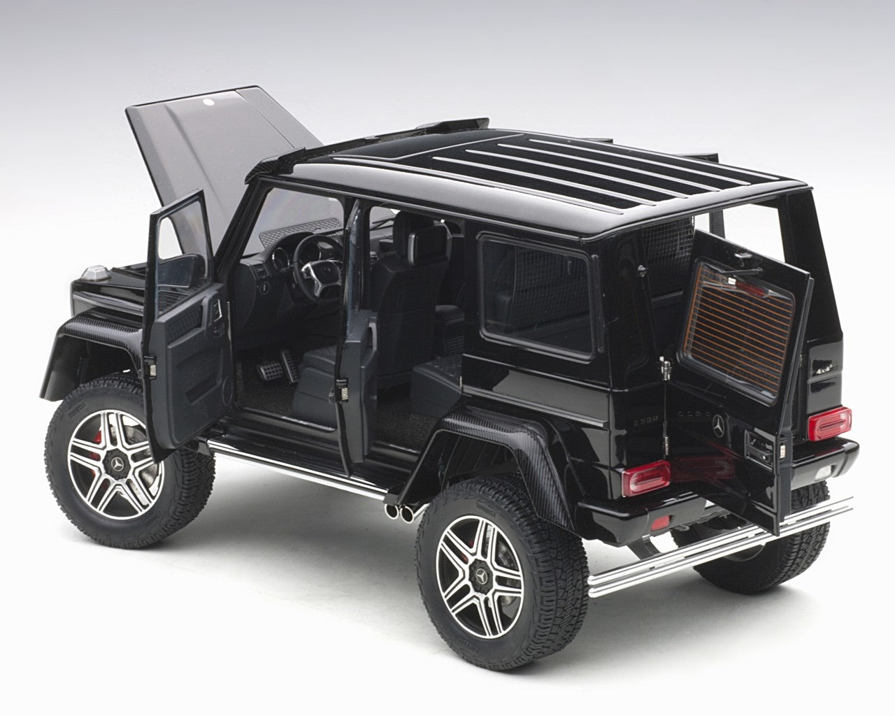 Mercedes-Benz G G500 4x4 2 Nero Lucido 1:18 - 6826