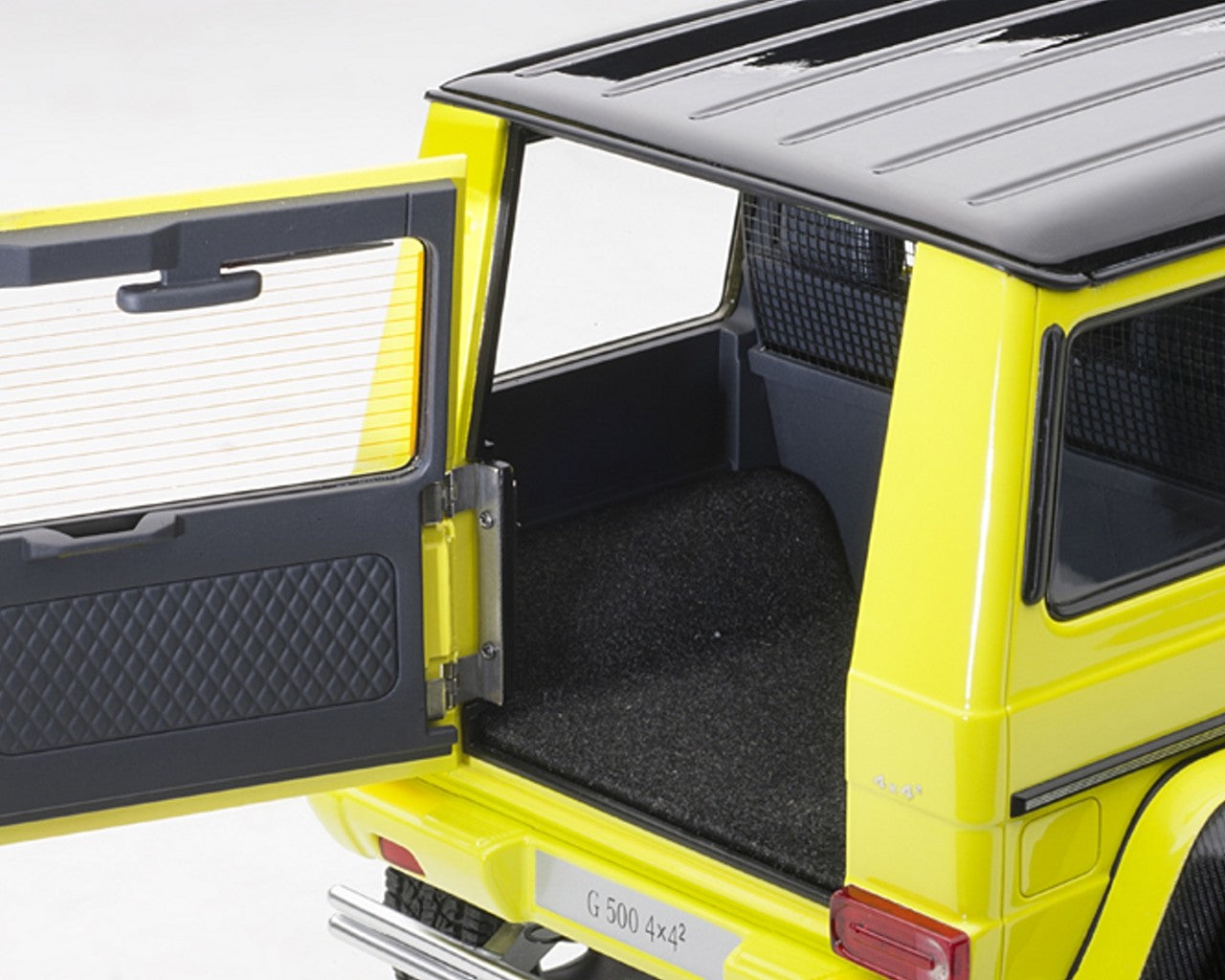 Mercedes-Benz G G500 4x4 2 Giallo 1:18 - 6838