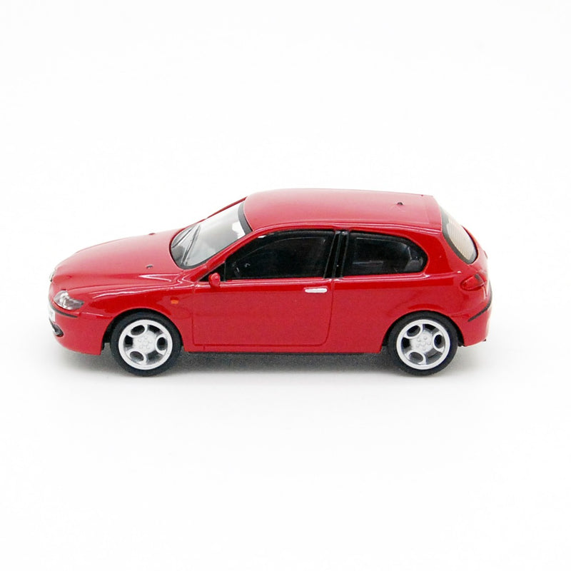 Alfa Romeo 147 2001 Rosso 1:87 - 68580