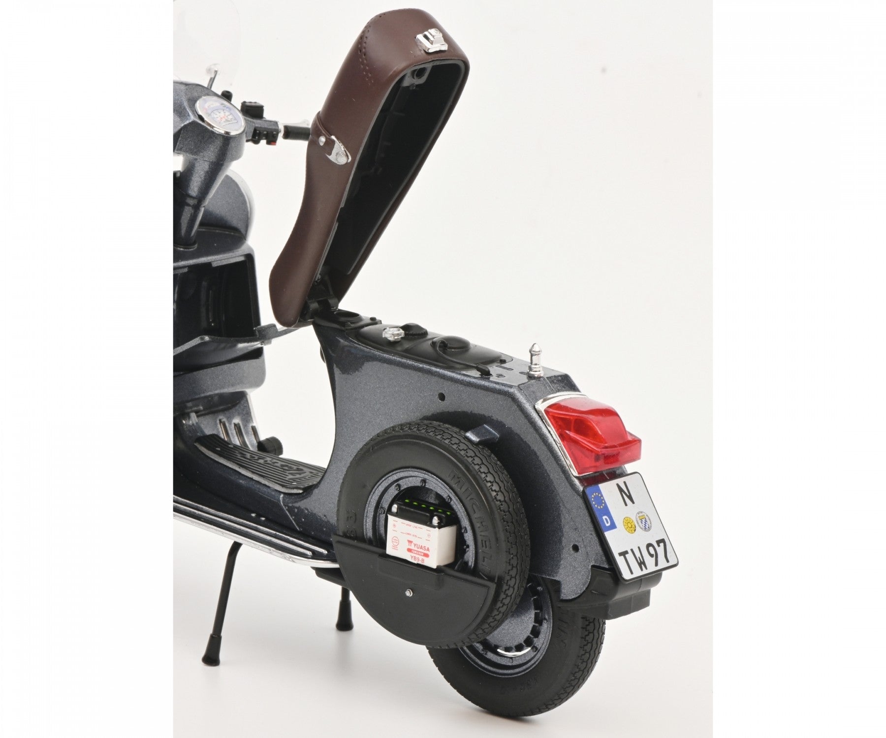 Vespa PX 125 anno 2011grigio metallizzato 1:10 - 69419
