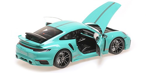 Porsche 911 (992) Turbo S Coupé Sport Design Paket 2021 Light Green 1:18 - 69507
