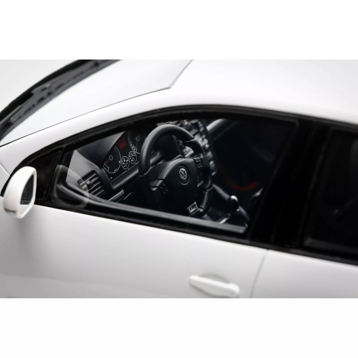 Volkswagen Golf V GTI Edition 30 2007 Candy White LB9A 1:18-10