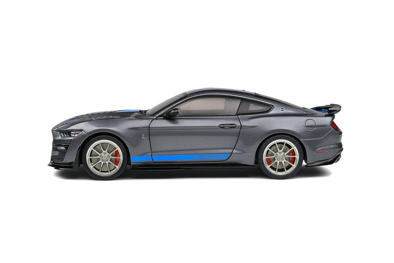 Shelby Mustang GT500 KR 2022 silver grey metallic - blue 1:18 - 70123