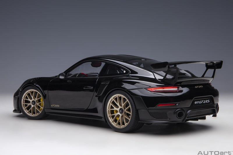 Porsche 911 (991.2) GT2 RS Weissach Package Black 1:18 - 70218