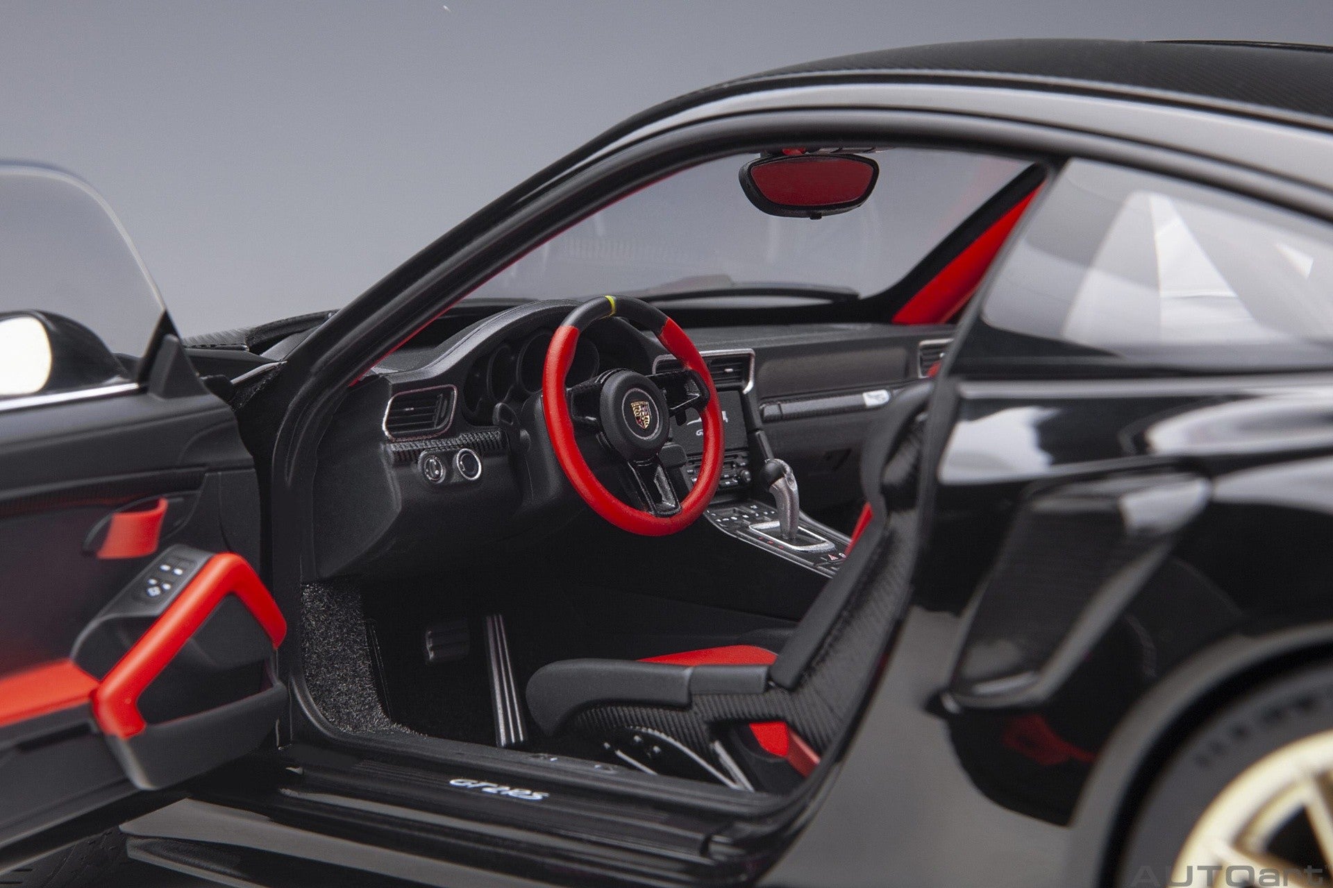 Porsche 911 (991.2) GT2 RS Weissach Package Black 1:18 - 70225