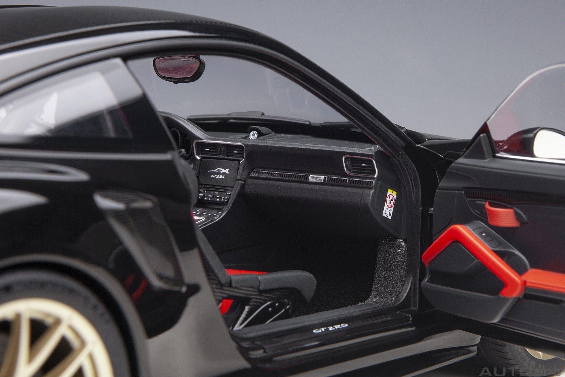 Porsche 911 (991.2) GT2 RS Weissach Package Black 1:18 - 70226