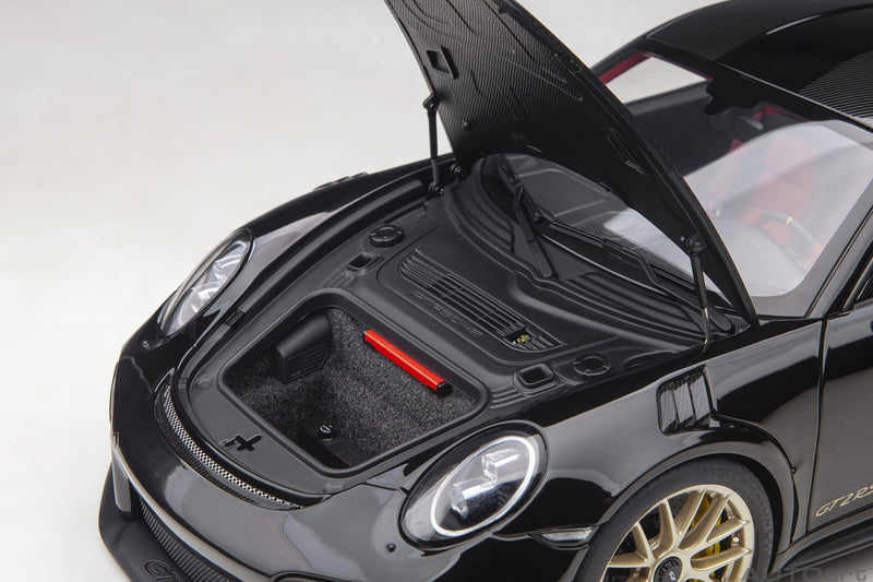 Porsche 911 (991.2) GT2 RS Weissach Package Black 1:18 - 70227