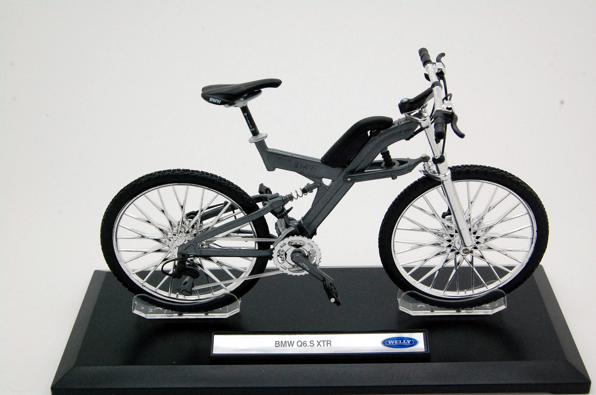 Bicicletta BMW Q6.S XTR grigio 1:10 - 7057