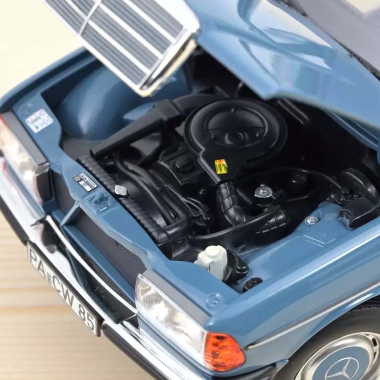 Mercedes-Benz 200 T 1982 S123 Blu 1:18 - 71468