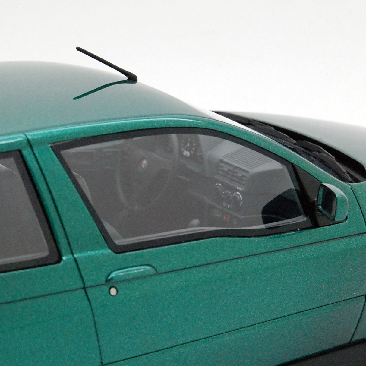Alfa Romeo 145 1.6 Boxer 1995 Metallic Green 1:18 - 71933