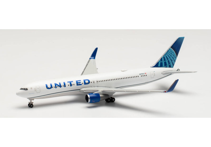 United Airlines Boeing 767-300 – N676UA 1:500 - 72067
