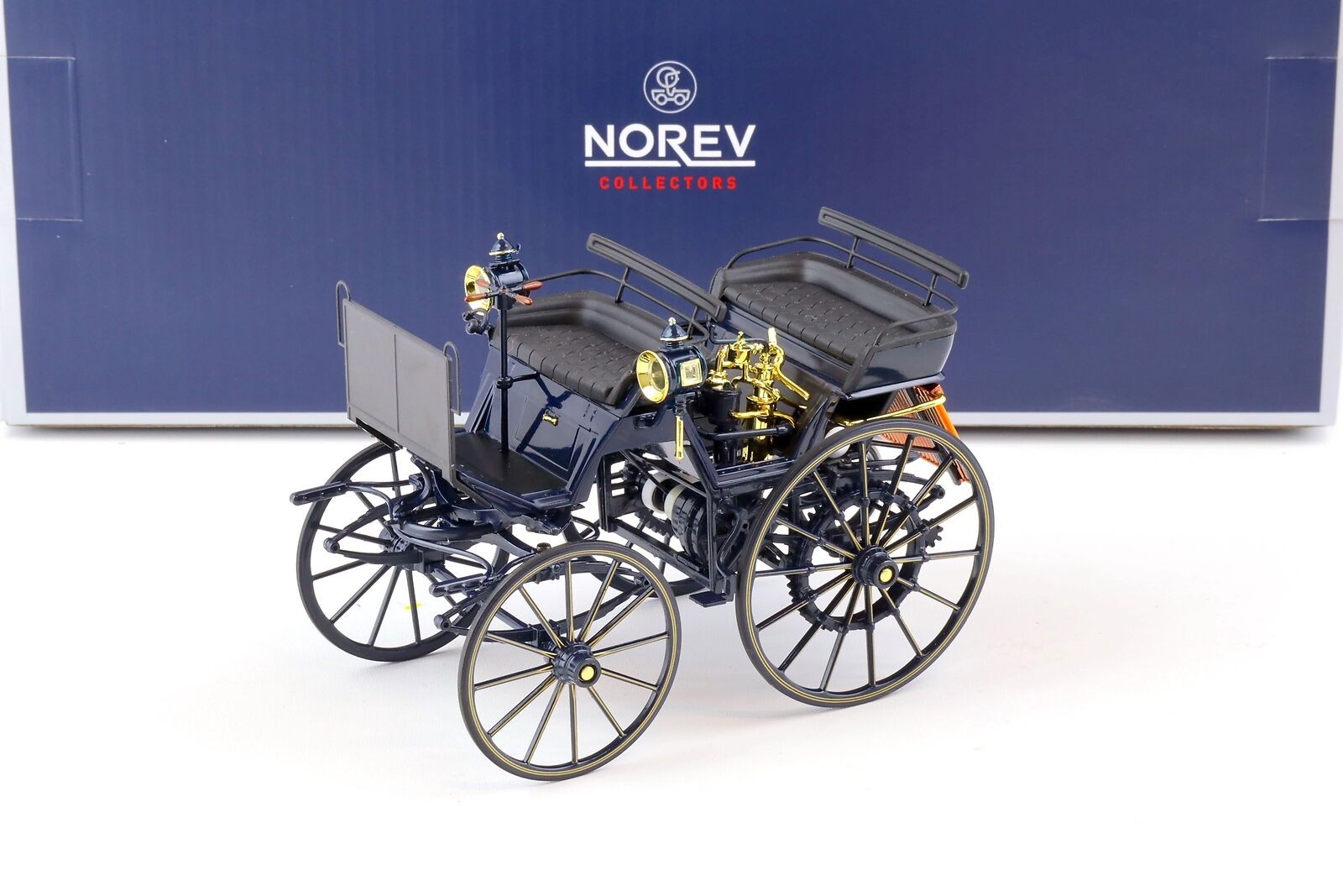 Daimler HD Motorized Carriage 1886 Dark Blue 1:18 - 72375