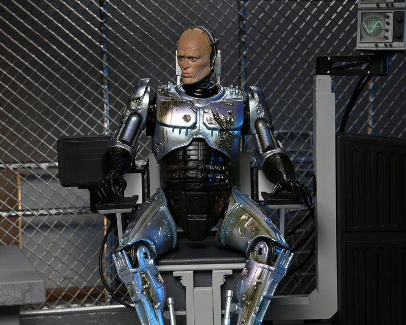 Robocop Ultimate Battle Damaged with Chair Action Figure 18 cm - 72611