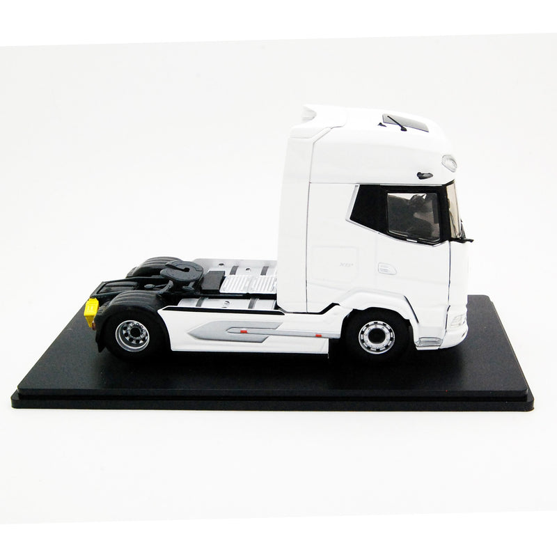 DAF XG+ tractor white 1:43 - 72730
