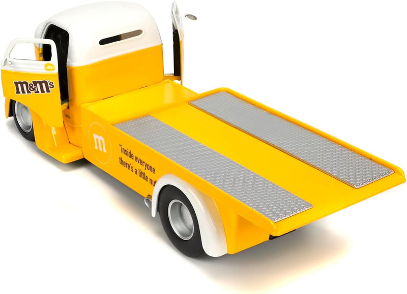 Ford COE Flatbed 1947 with M&M's Yellow figure 1:24 - 73293