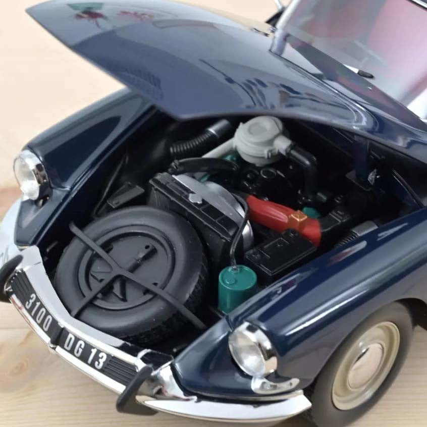 Citroën ID 19 Break 1967 Bleu d'Orient 1:18 - 73436