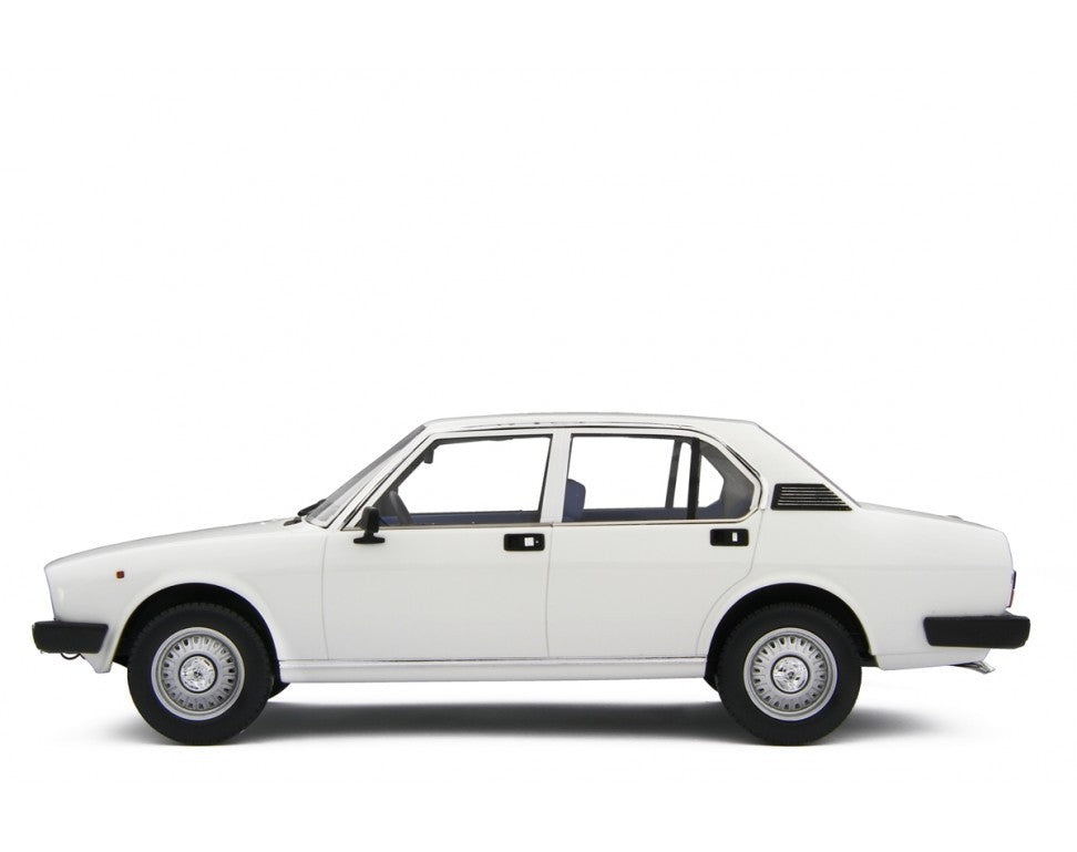 Alfa Romeo Alfetta 2.0L 1978 Bianco Capodimonte 1:18 - 74725
