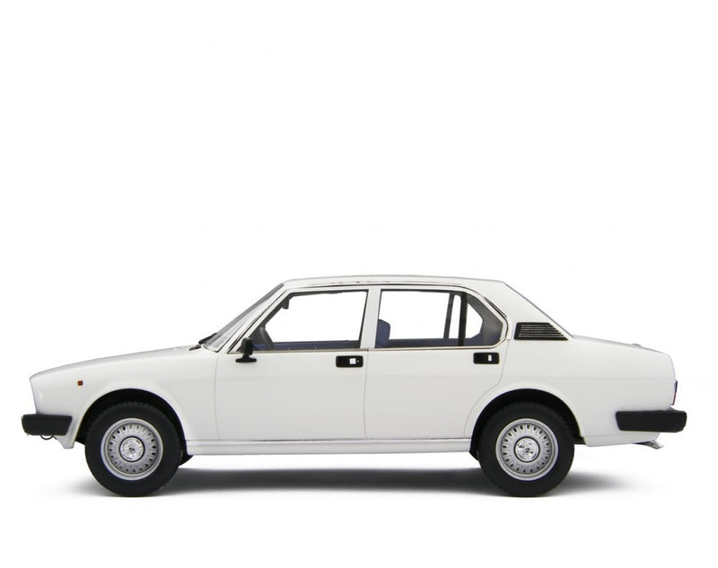 Alfa Romeo Alfetta 2.0L 1978 Bianco Capodimonte 1:18 - 74725
