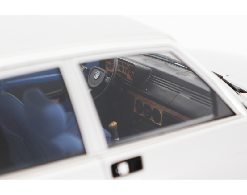 Alfa Romeo Alfetta 2.0L 1978 Bianco Capodimonte 1:18 - 74727