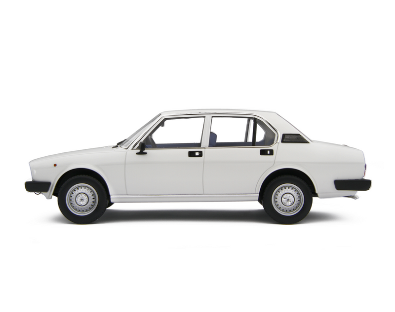 Alfa Romeo Alfetta 2.0L 1978 Bianco Capodimonte 1:18 - 74729