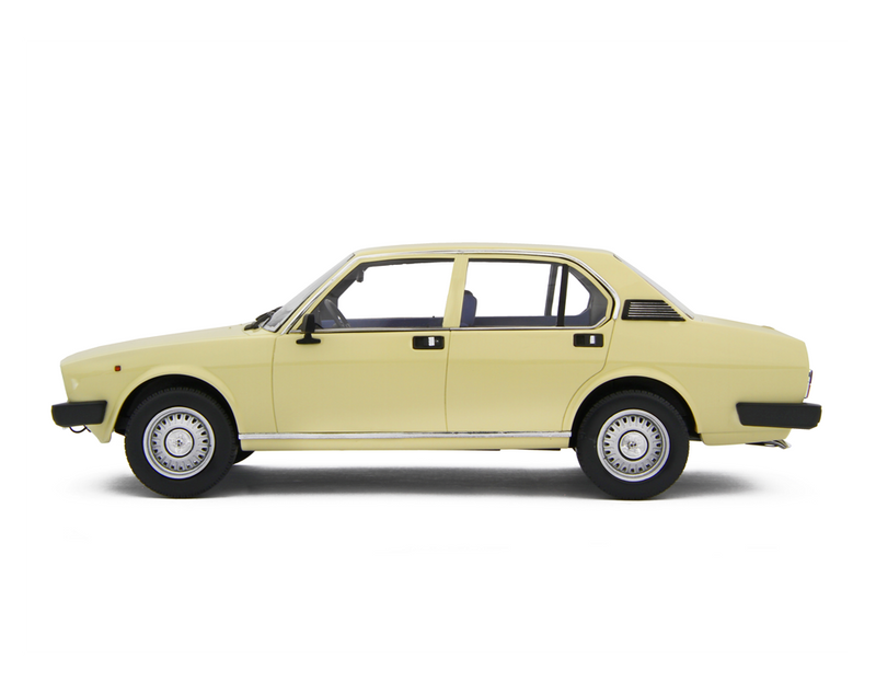 Alfa Romeo Alfetta 2.0L 1978 Avorio 1:18 - 74754