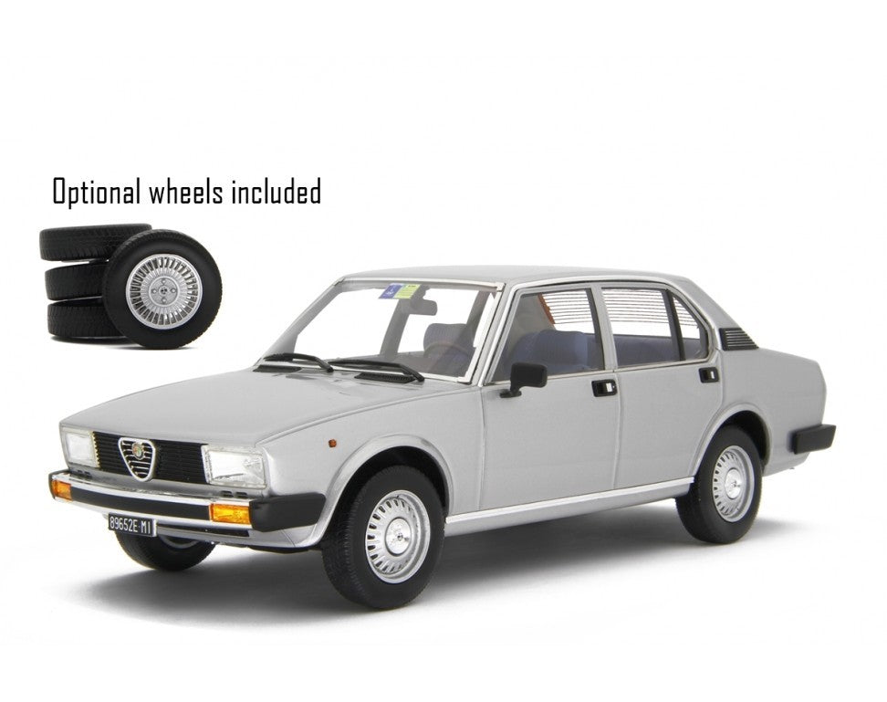 Alfa Romeo Alfetta 2.0L 1978 Grigio Chiaro Met. 1:18 - 74760