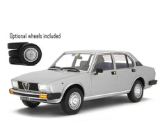 Alfa Romeo Alfetta 2.0L 1978 Grigio Chiaro Met. 1:18 - 74760