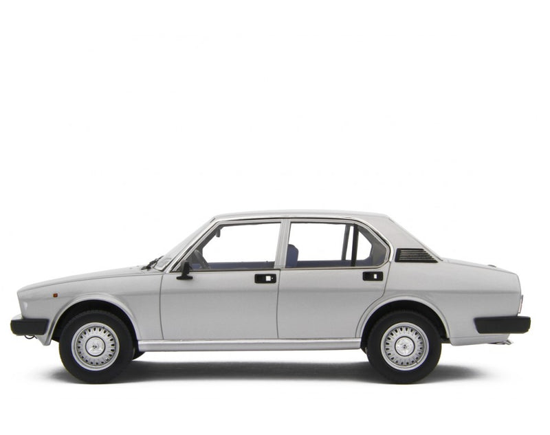 Alfa Romeo Alfetta 2.0L 1978 Grigio Chiaro Met. 1:18 - 74762