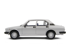 Alfa Romeo Alfetta 2.0L 1978 Grigio Chiaro Met. 1:18 - 74767