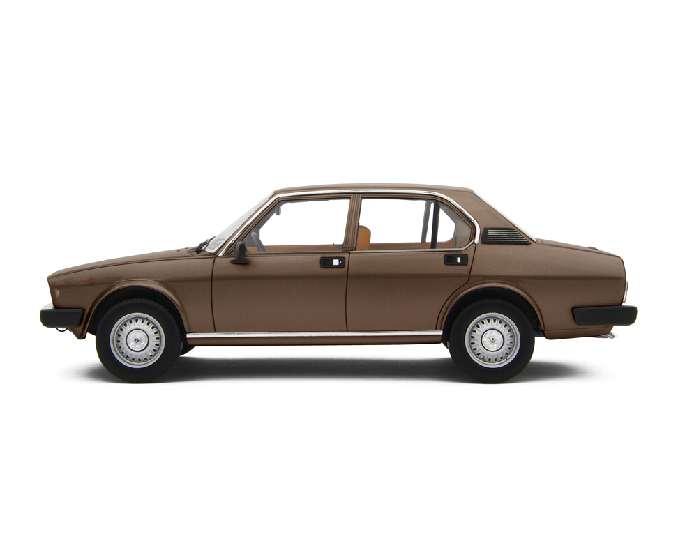 Alfa Romeo Alfetta 2.0L 1978 Luci di Bosco 1:18 - 74780