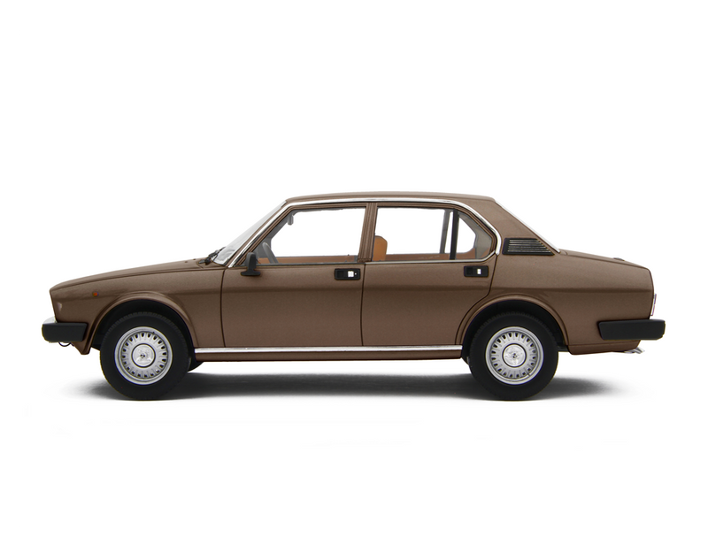 Alfa Romeo Alfetta 2.0L 1978 Luci di Bosco 1:18 - 74780