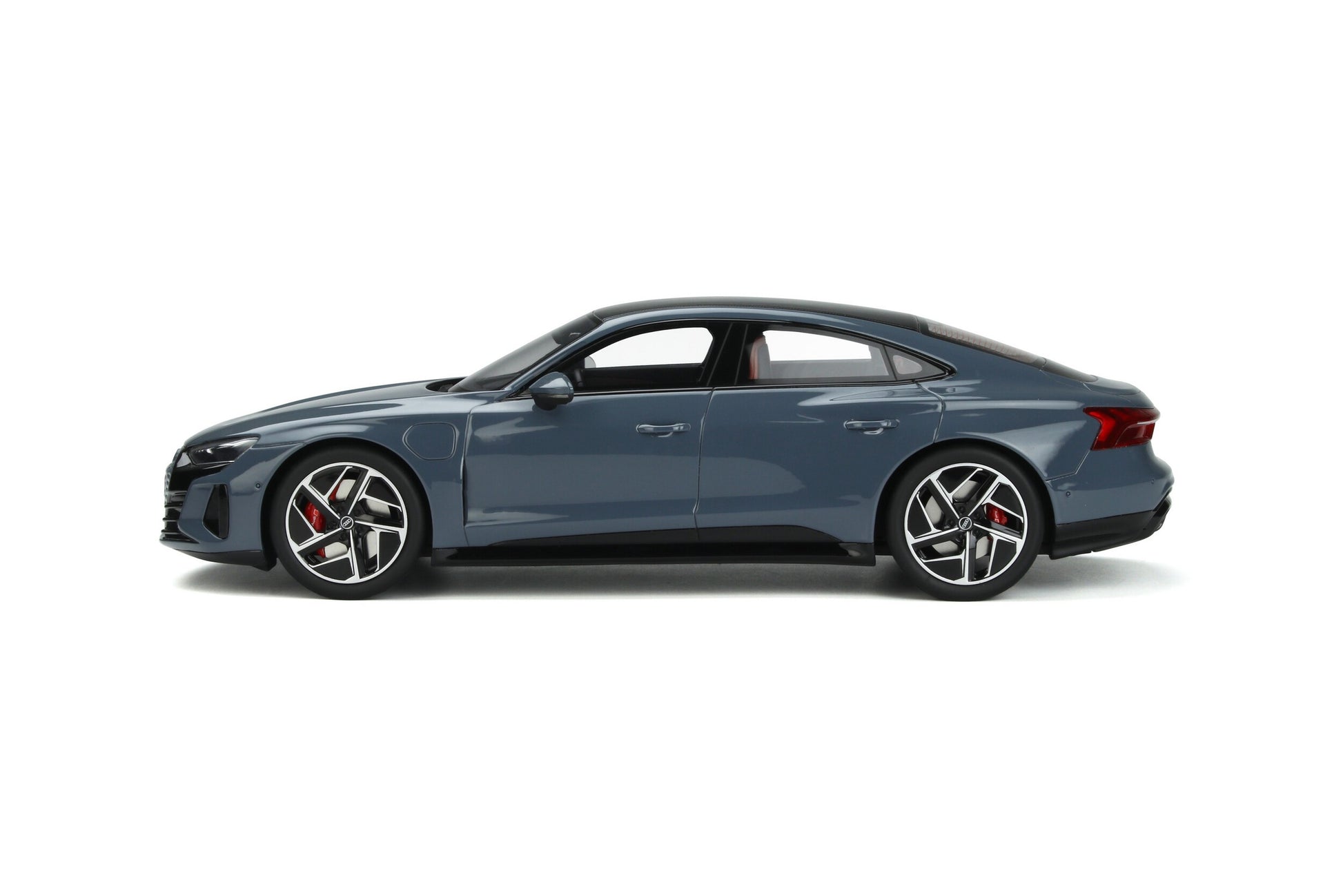 Audi e-tron GT 2021 kemora grey 1:18 - 75249