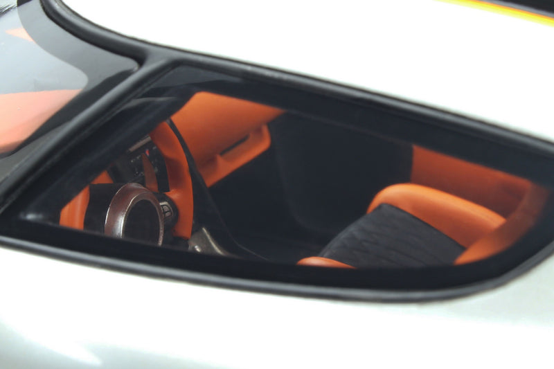 Koenigsegg Regera 2018 Crystal white 1:18 - 75276