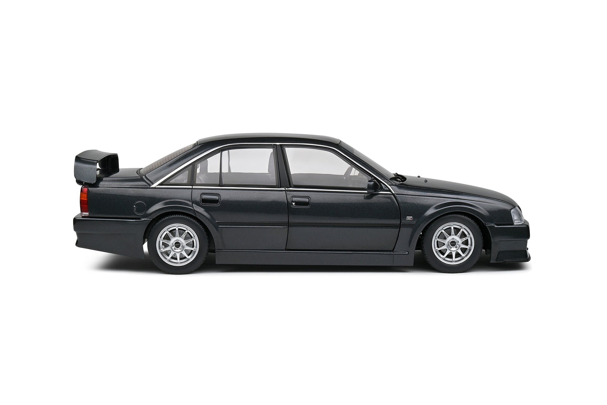 Opel Omega Evo 500 1990 Black Metallic 1:18 - 75554