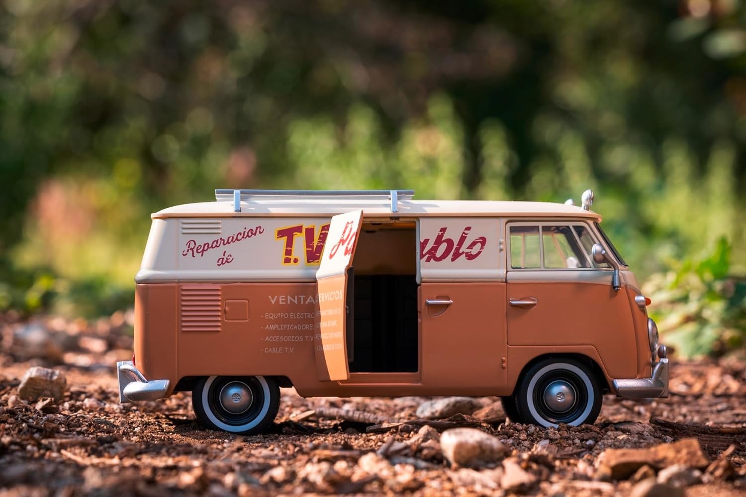 Volkswagen Wheeljack VW Bus (T7) "Transformers 7" beige 1:24 - 76020