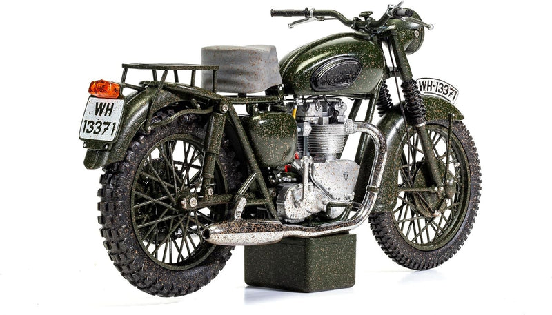 Triumph TR6 1962 Trophy Weathered The Great Escape McQueen 1:12 - 76317