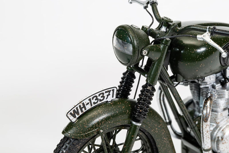 Triumph TR6 1962 Trophy Weathered The Great Escape McQueen 1:12 - 76319