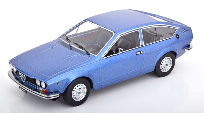 Alfa Romeo Alfetta GTV 1600 anno 1976 Light Blue Metallic 1:18 - 76331