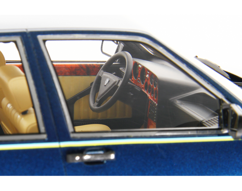 Lancia Thema 8.32 Ferrari 1986 Blu Blizzard 1:18 - 76647