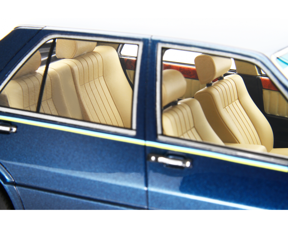 Lancia Thema 8.32 Ferrari 1986 Blu Blizzard 1:18 - 76649