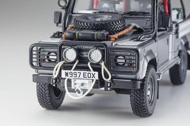 Land Rover Defender 90 Pick-Up 2021 "Tomb Rider Lara Croft" Corris Gray 1:18 - 79341
