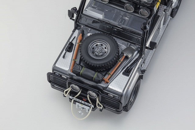 Land Rover Defender 90 Pick-Up 2021 "Tomb Rider Lara Croft" Corris Gray 1:18 - 79342